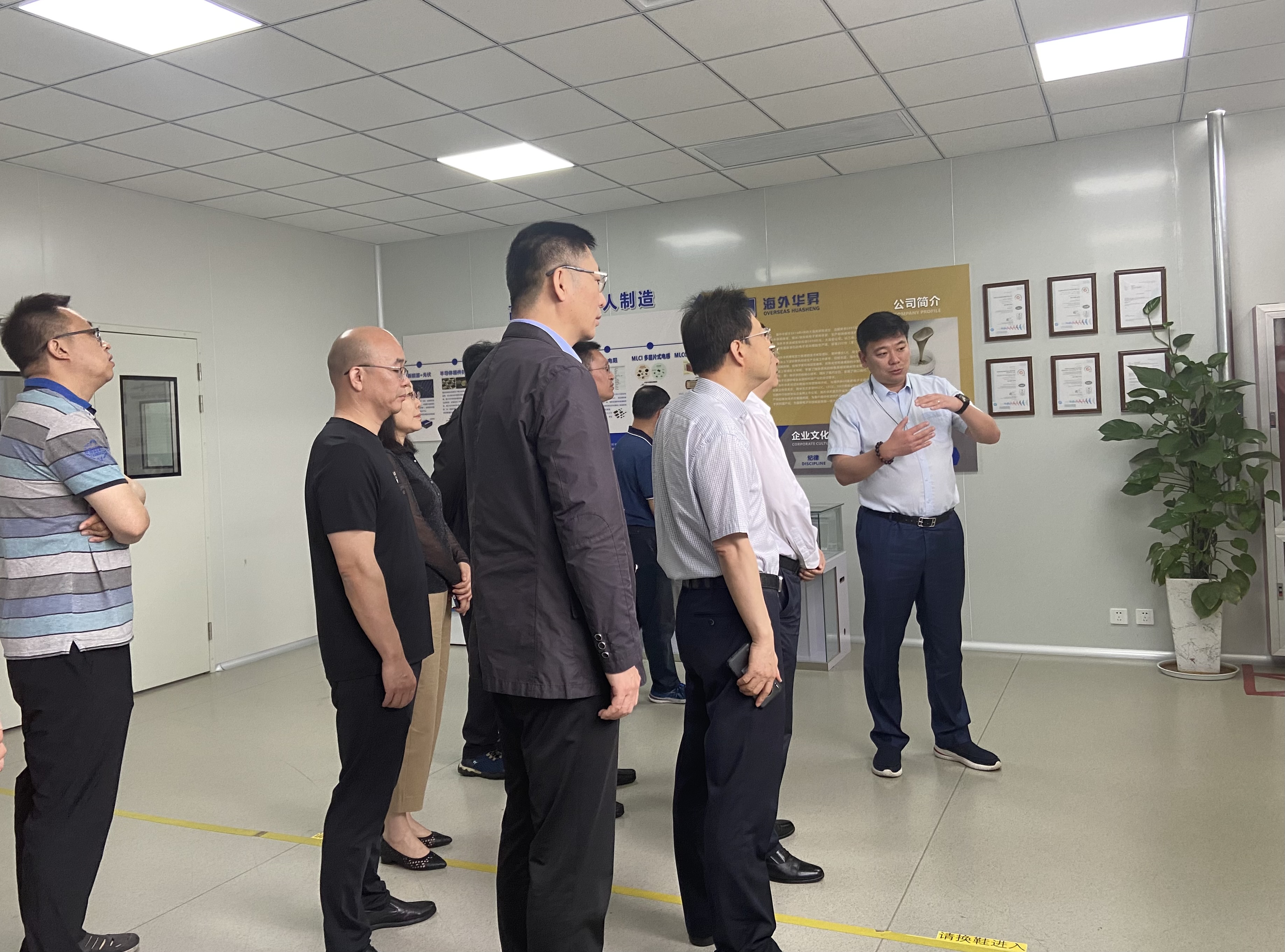 大連市政協(xié)黨組副書(shū)記、副主席曾波一行到無(wú)錫子公司走訪(fǎng)調(diào)研